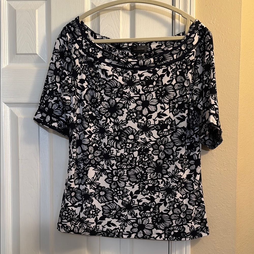NWT The Limited, Navy and White Floral Boatneck Blouse - Size Large
